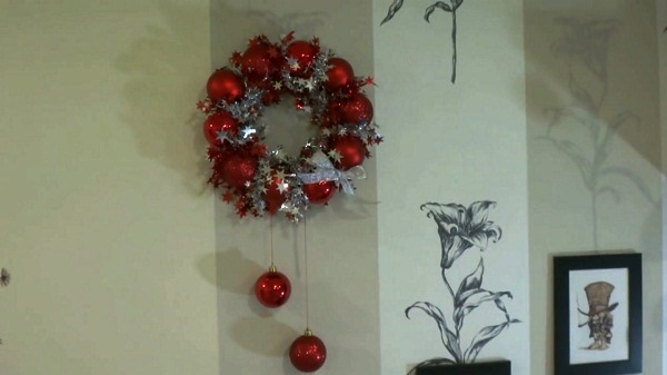 venok-na-novyj-god-iz-sharov (2)