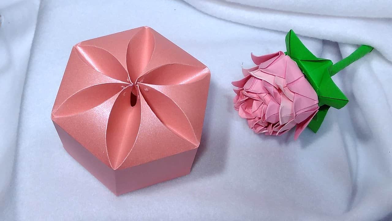 Flower inspired folding box