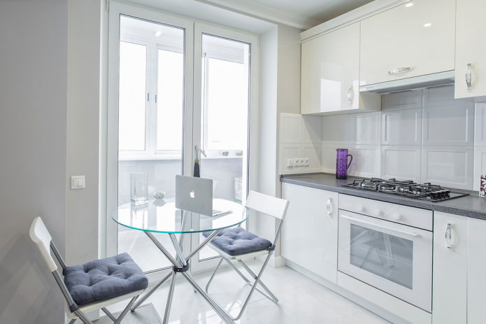 круглый стеклянный стол на кухне круглый стеклянный стол на кухне