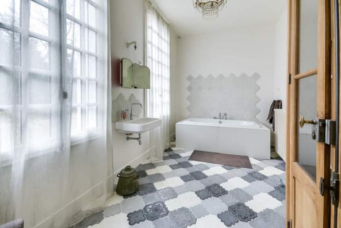 плиточная раскладка на полу в ванной