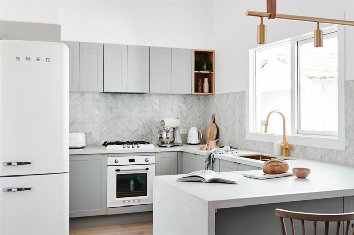 золотой смеситель на кухне золотой смеситель на кухне