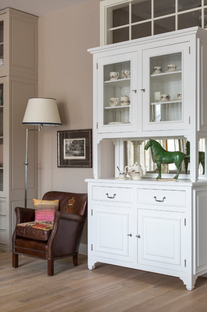 белый буфет на кухне