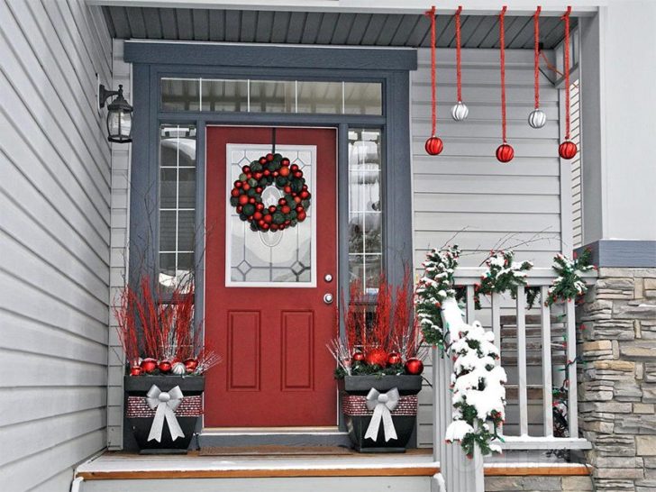 New Year decoration of doors gives a festive look to a whole house