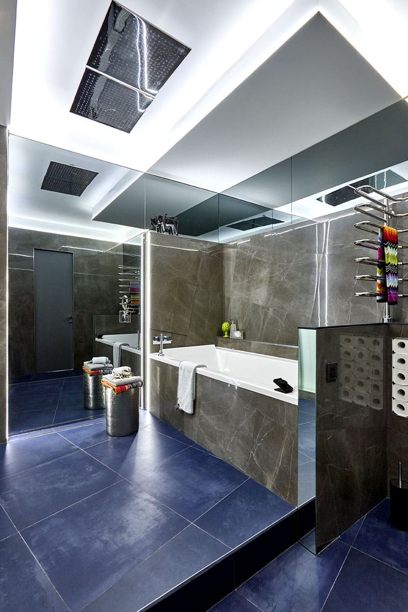 Роскошное оформление ванной в сине-сером цвете