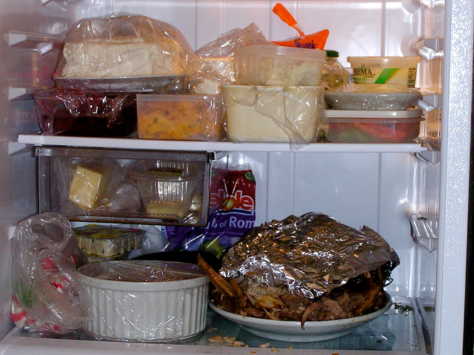 Холодильник с вредной едой