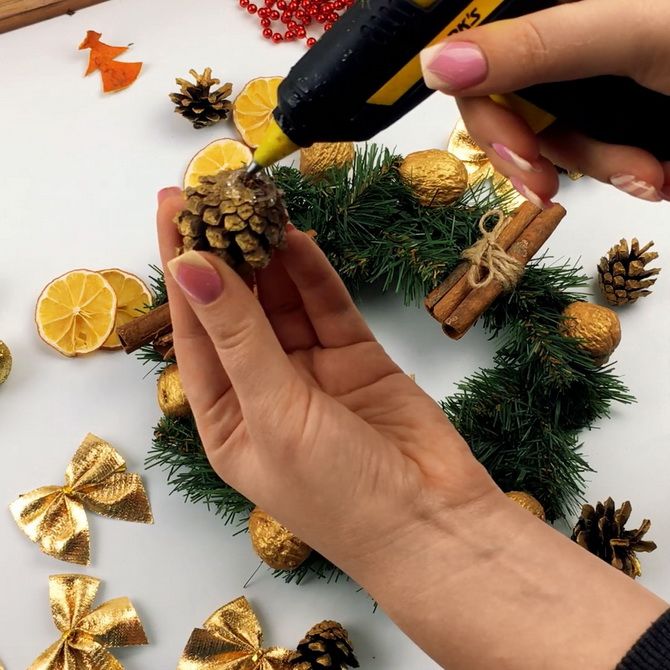 новогодние венки на дверь