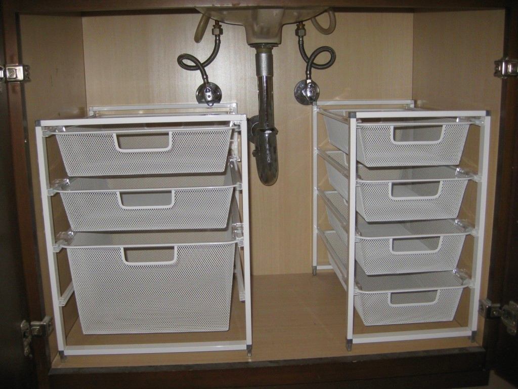 Белые шкафчики для хранения под раковиной