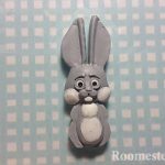 Белой пастой формируем грудку