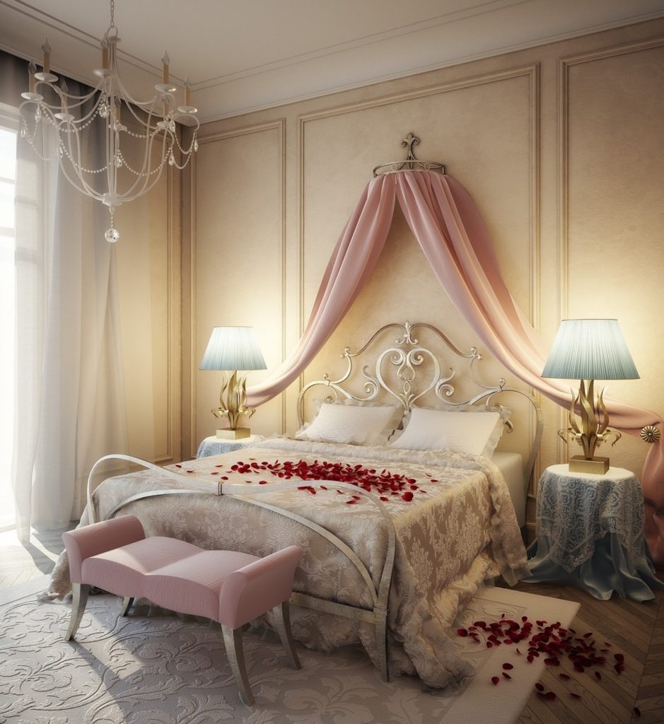 Розовый балдахин в спальне молодоженов