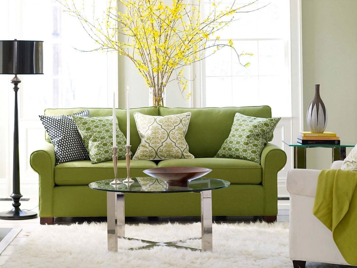 зеленый диван в интерьере
