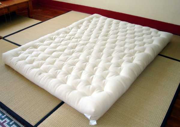 Компактный матрас для сна на полу