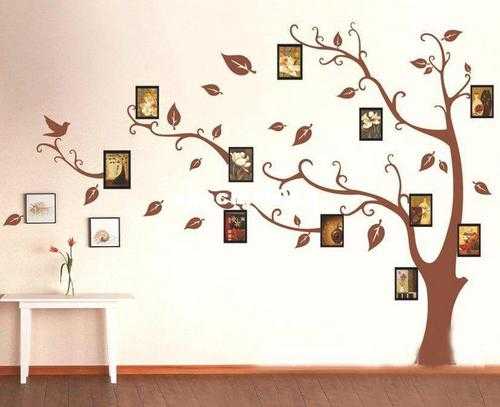 Дерево с полками на стене